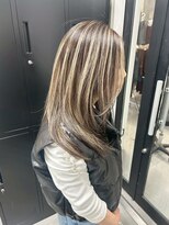 キング 心斎橋店(K!ng)&nbsp;ハイライトカラーミルクティーベージュレイヤーカット