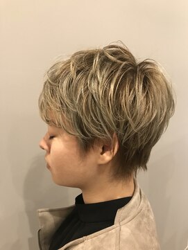 アールワークオブアート(R WORK OF ART) ショート×ブロンドカラー