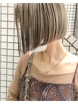 ケンジ ツルヤチョウ(KENJE tsuruyacho)&nbsp;詳細はinstaで。@ oikawa.shohei/ミルクティーベージュミニボブ