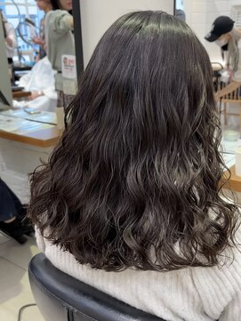 アメリ バイ アピッシュ(Amelie by apish) コテ巻き風パーマ上から少ししっかり目　新デジタルパーマ