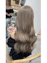 天神美容室&nbsp;福岡ヘーゼルグレージュ／レイヤーカット／ハイトーン