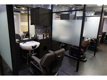 バーバーバー ナカノ(BARBER BAR NAKANO)の雰囲気（【半個室の上質空間で男の魅力を磨く】　理容室/新井薬師/床屋）