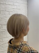 モア(moa)&nbsp;ショートボブ　white blond
