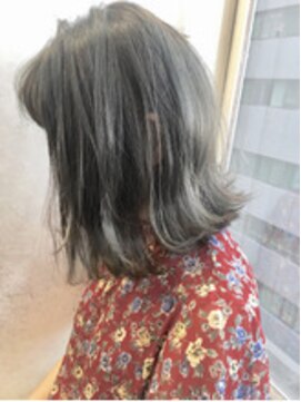ランプ ヘアー(lamp hair) 【lamp】グレージュ、切りっぱなし前下がりロブ