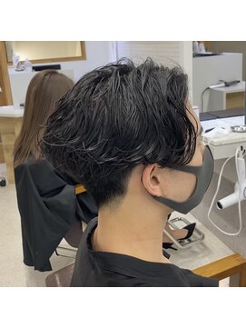 ニコフクオカヘアーメイク(NIKO Fukuoka Hair Make) 「NIKO」緩めセンターパートカルマパーマ