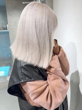 シー(shii..) 《shii..》#ホワイトカラー#ハイトーンカラー