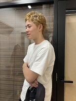 ヌープヘアーアイス(NUUP.hair ici)&nbsp;スパイキーショートパーマビジネスヘアセンターパートコンマヘア