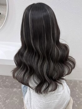 エム(m.)の写真/［近鉄四日市＊徒歩３分］ずっと触りたくなる程サラサラな最高峰人毛エクステ使用！ヘアセットも受付中♪