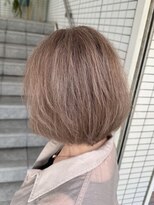 トエ(toe)&nbsp;ベージュで繋ぐ白髪ぼかし