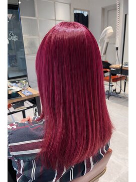 シオ 流山おおたかの森(Sio) 深みピンクカラーで視線を惹く艶髪スタイル