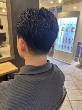 クワトロ オム 大阪梅田(QUATTRO HOMME) ローテーパーフェードショート