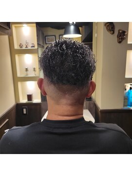 バレス 田町(BALES) [スキンフェード/ツイストスパイラル/田町]