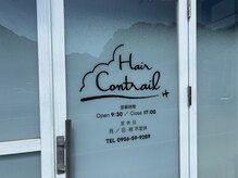 ヘアーコントレイル(Hair Contrail)の雰囲気（ドアのロゴが目印）