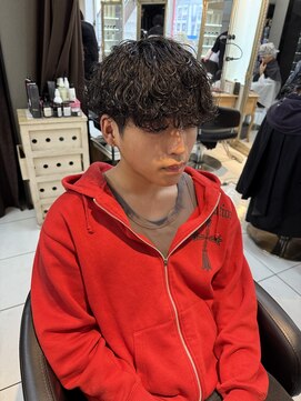 アイズ 海老名(AIZU) メンズパーマ メンズカット 波巻きスパイラルパーマ 眉毛