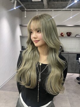 トーン(tone) ブロンドベージュ×フリンジレイヤカット