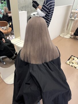 ヌエン 渋谷(NU/EN) 大人グレーベージュ