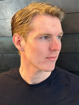 ディスイズバーバーセカンド(THIS IS BARBER 2nd) サイドパート ブロンドヘア メンズショート アップバング