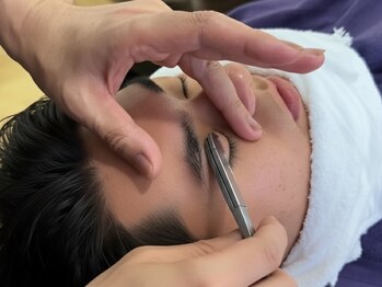 グランド 学園都市店(grand)の写真/男は眉で印象が変わる*従来のシェービングとは違う、こだわりの顔そりをぜひご体験ください。
