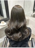 オリーブグレージュで上品な髪へ