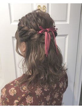 レイドバック(LAID BACK) 結婚式、パーティ、二次会、ハーフアップリボンアレンジ
