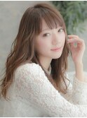 小顔厚めバング×フェミニンフェザーロング