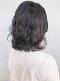 大人かわいい/無造作パーマ/ミディアム/暗めカラー/30代40代50代