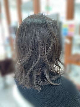 ロイ(ROI) 【勝又 スタイル】ミディアム×グレージュカラー