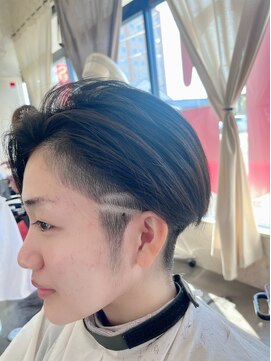 ビューティアンドスパ ガガ(GAGA) 2ブロックショート アップバングスタイル