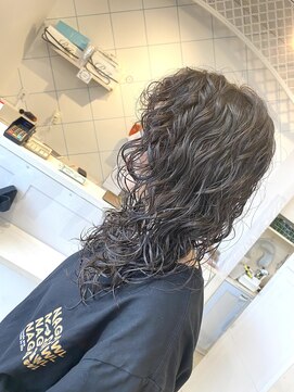 アンジュベイナハ (Ange Bay NAHA) ウルフ×スパイラルパーマ