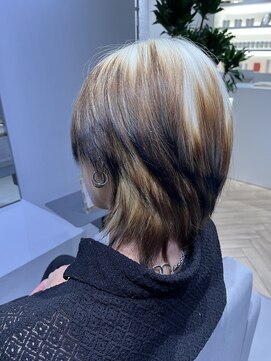 ステア ケース(stair case) 抜きっぱなしホワイトルーツカラーセンターパート韓国