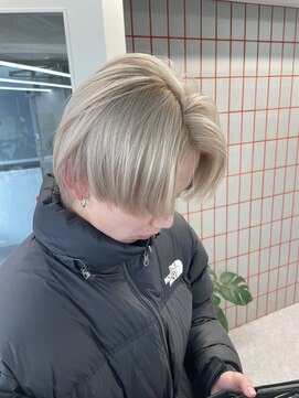 ペレ 渋谷(PELE) イメチェン/ホワイトブロンド/外ハネボブ/ワイドバング/渋谷