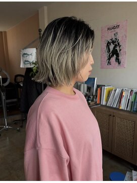 スイ チトセ(suiii chitose) グラデーションカラー×外ハネボブ