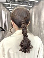 ピークアブー 原宿ハラカド(PEEK-A-BOO) ヘアセット お呼ばれヘア 編み下ろし タイトヘア ローポニー