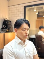 ジェントル(GENTLE)&nbsp;清潔感のある毛流れで仕上げるメンズセンターパートショート
