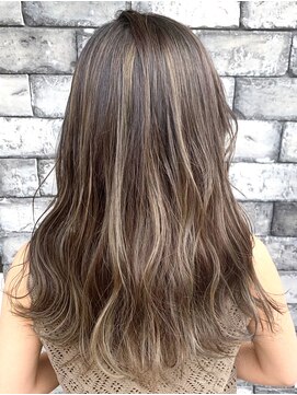 ラヴィエール(LAVIERE by R-EVOLUT) お洒落大人女子×3Dハイライト　オリーブグレージュ　店長　柿本