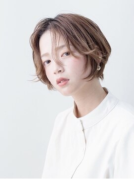 エール(a:le) 透明感ベージュ　ショート