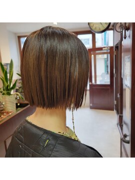 アイズウェスト(I's WEST) ぷつっとラインボブ/似合わせカット/ヘッドスパが人気/函館