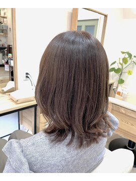 シマー(Shimmer) ナチュラルなベージュカラー