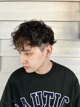 スタンドバーバー 柏(STAND BARBER) ダークアッシュ/アッシュブラック/カルマパーマ/ベリーショート