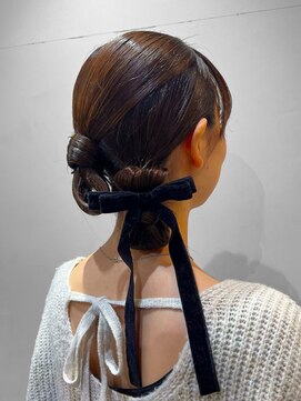 ディーエックス スリー(Dxxxx III) タイトシニヨンツイン　ヘアセット