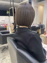 イヴォークトーキョーオーサカ(EVOKE TOKYO osaka)&nbsp;切りっぱなしボブ ショート 丸み 赤み消しカラー 透明感