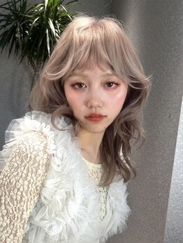 天神美容室の写真/顔周りのデザインで印象UP!ハイトーンにも似合う仕上がりが好評◎あなたの魅力を最大限引き出すカット