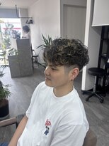 リイ(Lii)&nbsp;メンズ　パーマ　スペインカール　ハイライト　フェード