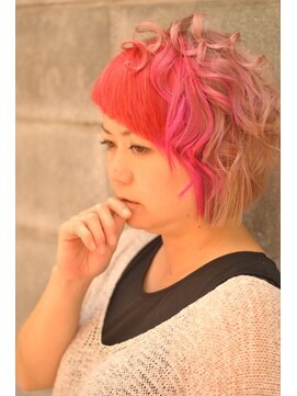 スウィング 万々店(Art Hair Swing) ビビット系グラバング