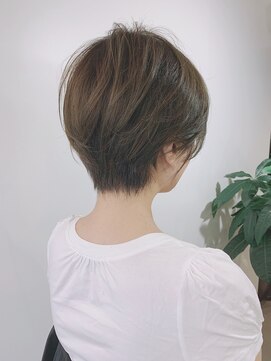 シウ 人形町(shiwu) きれいめシルエット小顔ショート