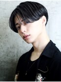 前下がり毛流れセンターパート刈り上げマッシュ