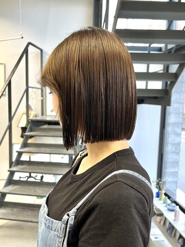 ヘアー アイス 御器所本店(HAIR ICI) 大人可愛い切りっぱなしひし形レイヤーカットモカベージュ