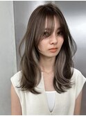 インナーカラーレイヤーカットイヤリングカラーミディアムヘア