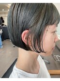 毛先のブリーチを活かしたおしゃれミニボブ☆アッシュグリーン