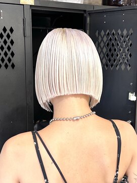 ヲタク(wotaku.) ホワイトカラーハイトーントリプルカラーケアブリーチミニボブ